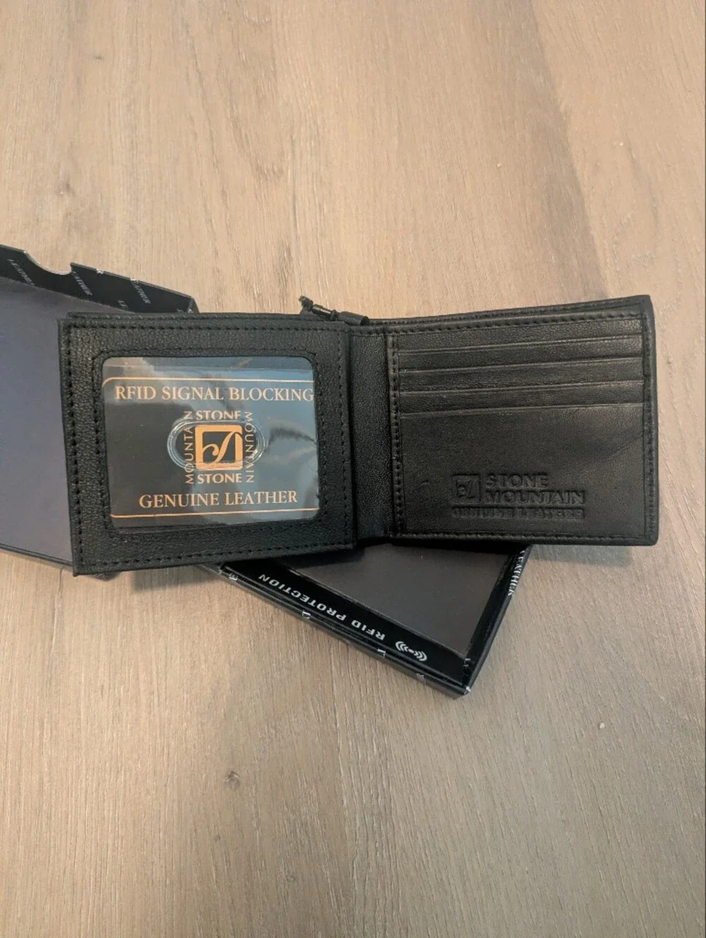 New In Box Stone Mountain Bifold Leather Wallet